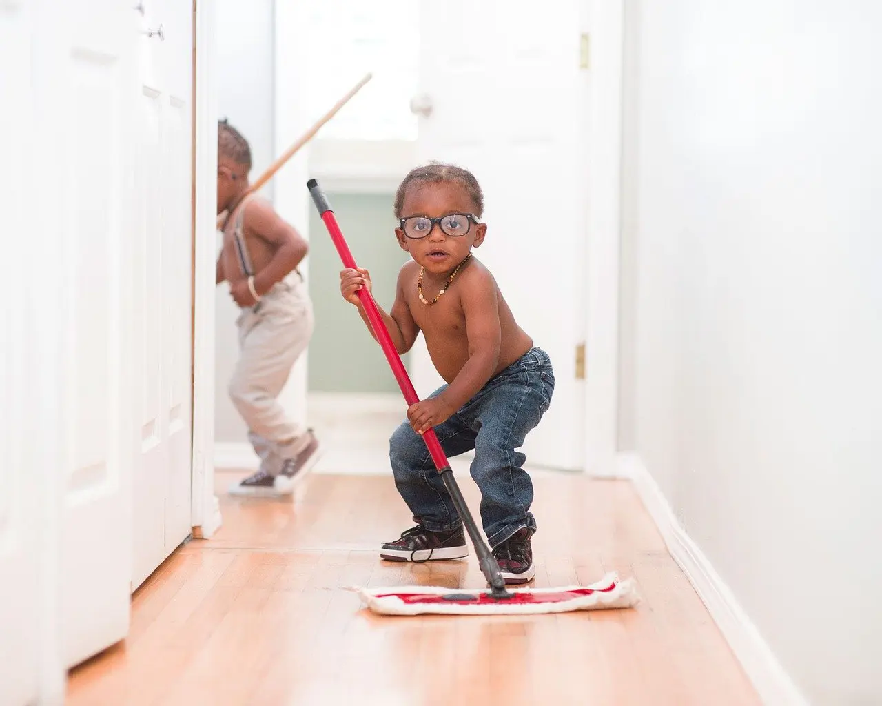 Les enfants qui nettoient
