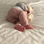Bébé 9 mois refuse de dormir la nuit : causes et solutions