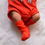 Porter bébé 3 mois en été : ergonomie et surchauffe