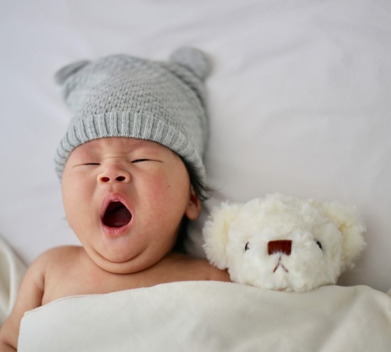 Tenue et température idéale pour faire dormir bébé selon les saisons