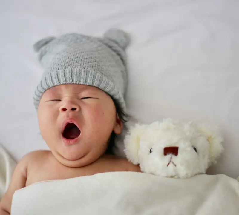 Tenue et température idéale pour faire dormir bébé selon les saisons