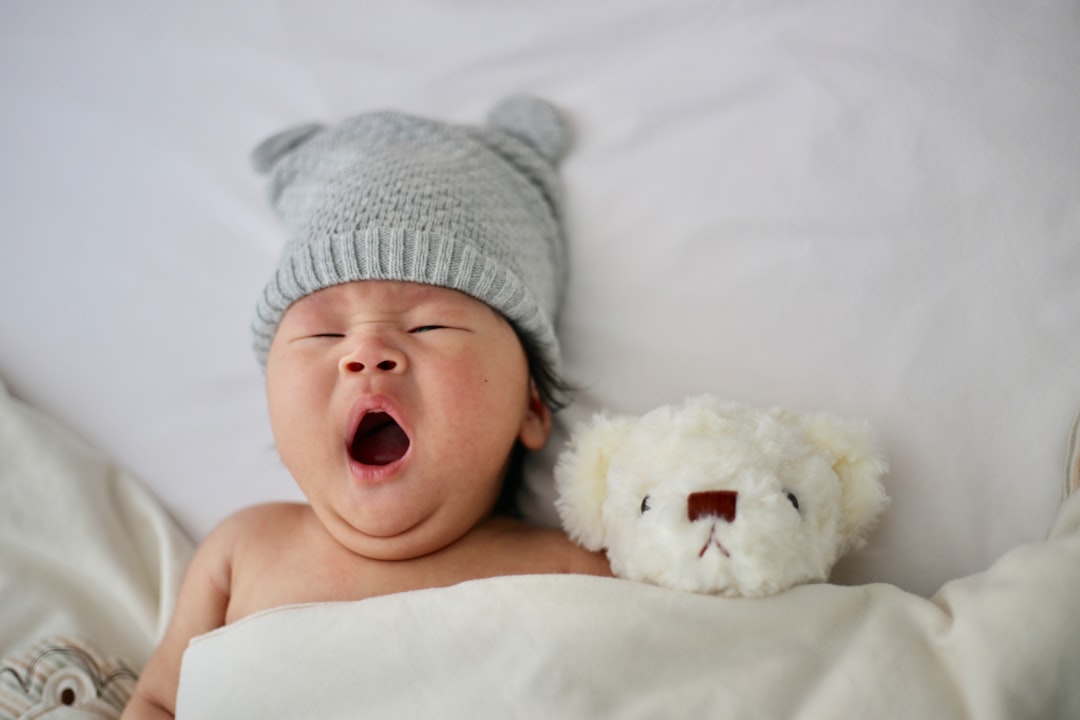 Tenue et température idéale pour faire dormir bébé selon les saisons